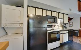 Condo With Balcony And Grill 3 Mi To Moonshine Beach!